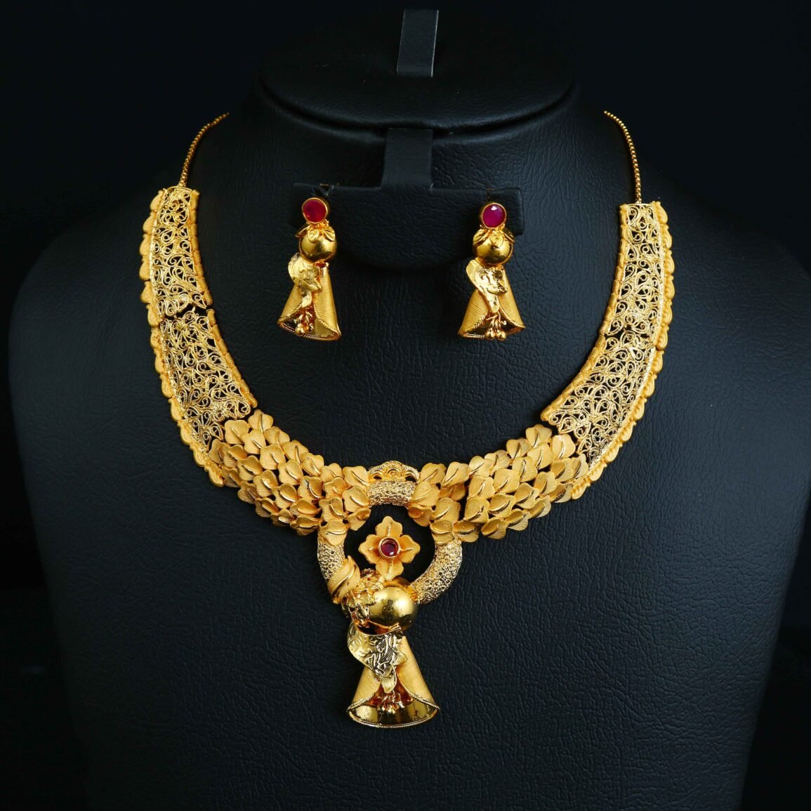 Gold plated thick type necklace set with red stone